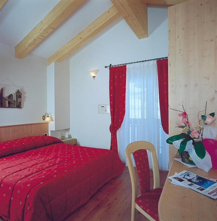 Hotel Zirmes Moena Camera foto