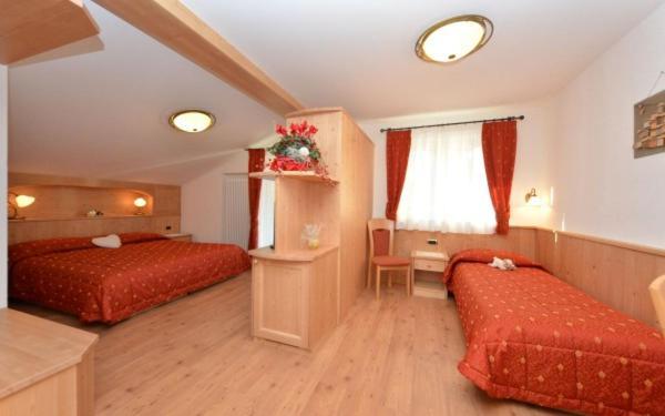 Hotel Zirmes Moena Esterno foto
