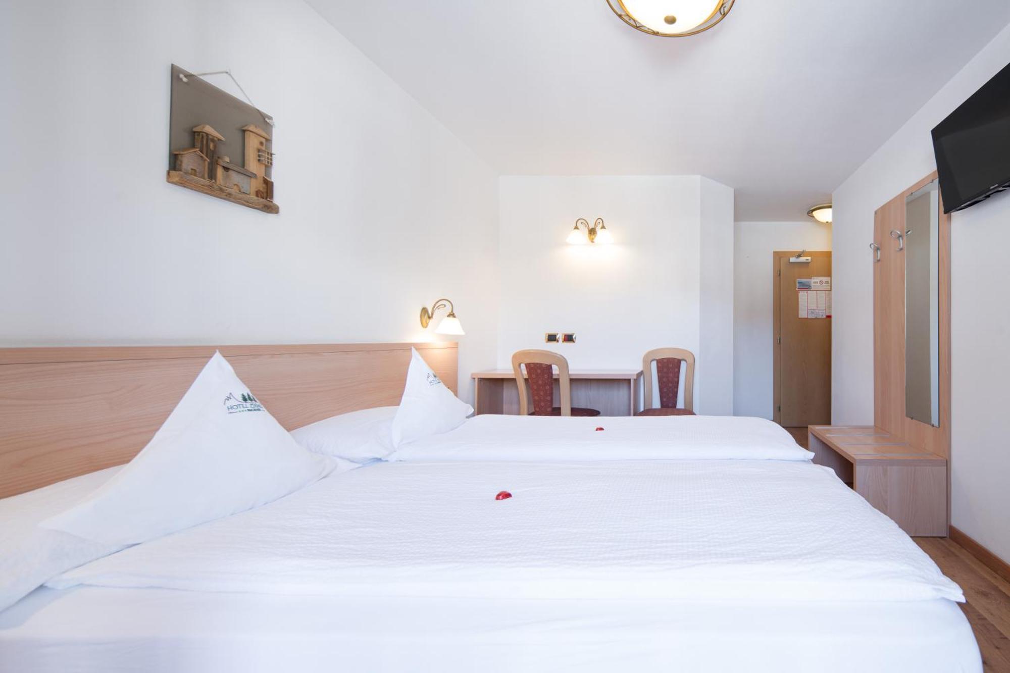 Hotel Zirmes Moena Esterno foto