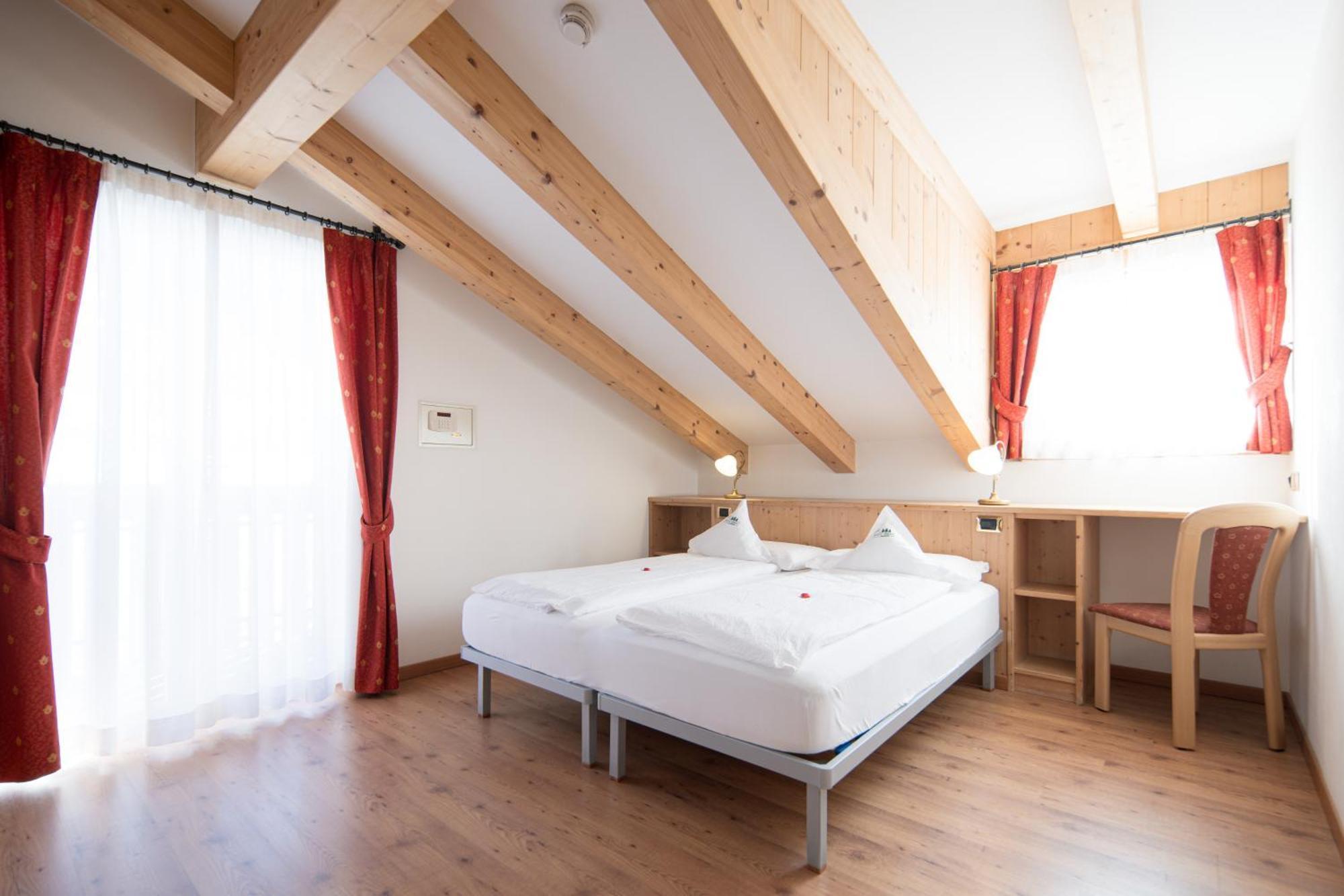 Hotel Zirmes Moena Esterno foto