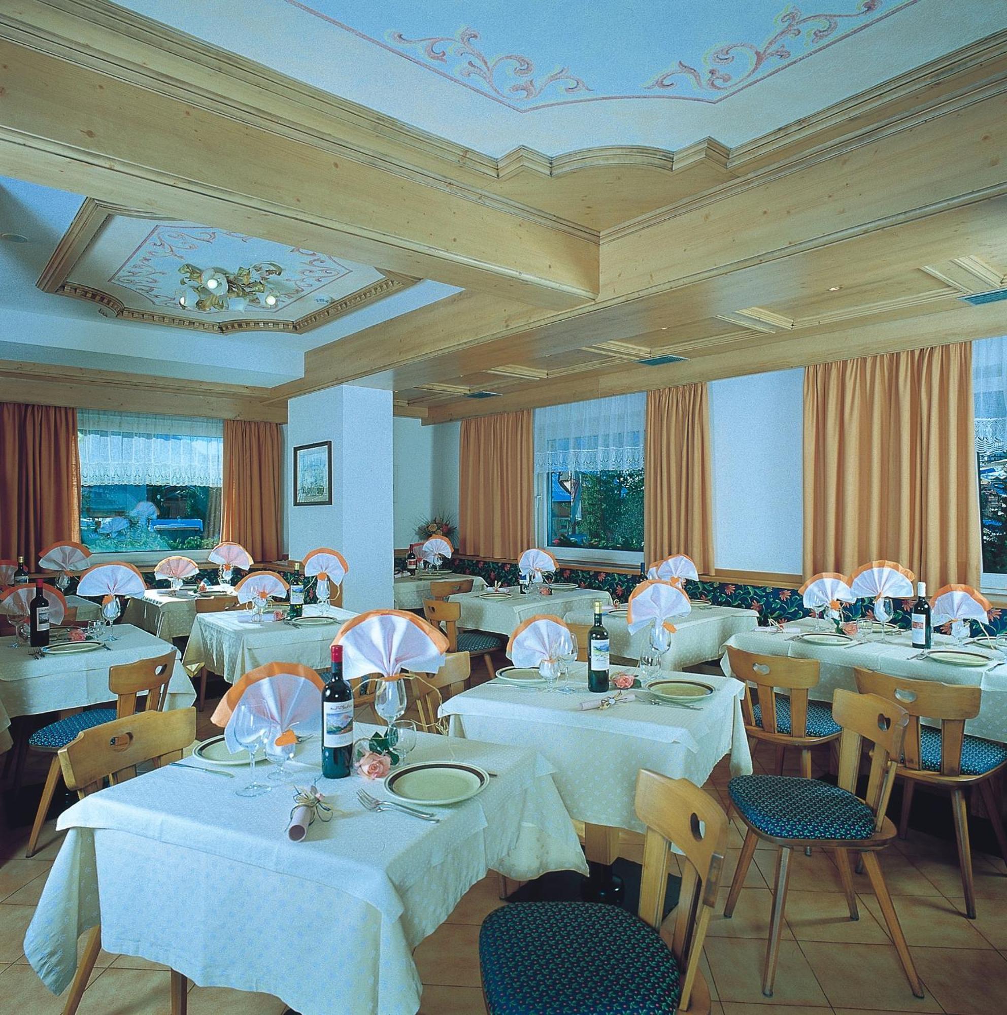 Hotel Zirmes Moena Esterno foto